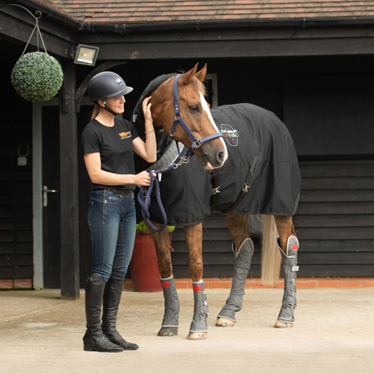 Equilibrium Magnetic Rug - Black/Grey - 5'9"